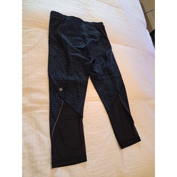 Lululemon Black & Blue Capri Crop Legging Size 4 mesh detail Excellent Condition - Picture 1 of 9